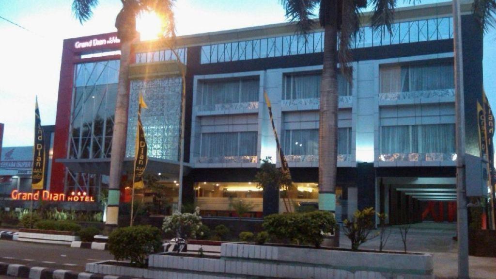 Grand Dian Hotel Slawi Tegal  Bagian luar foto
