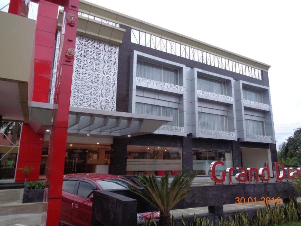 Grand Dian Hotel Slawi Tegal  Bagian luar foto